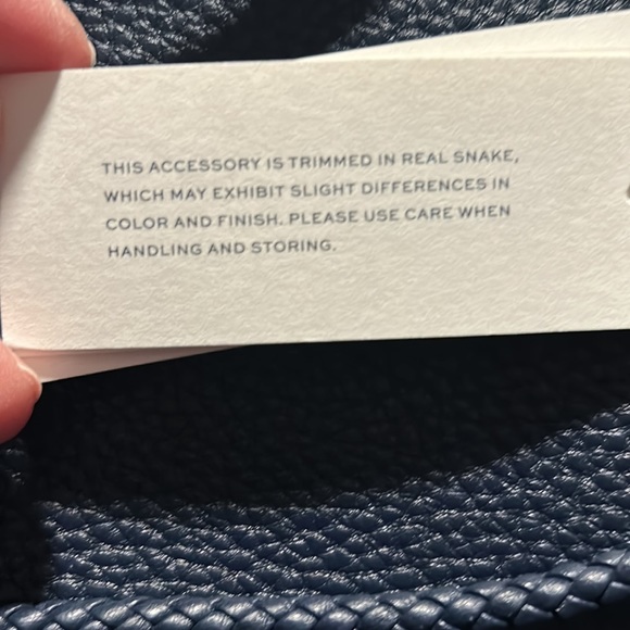 Tory Burch Taylor crossbody camera bag. - Picture 6 of 8